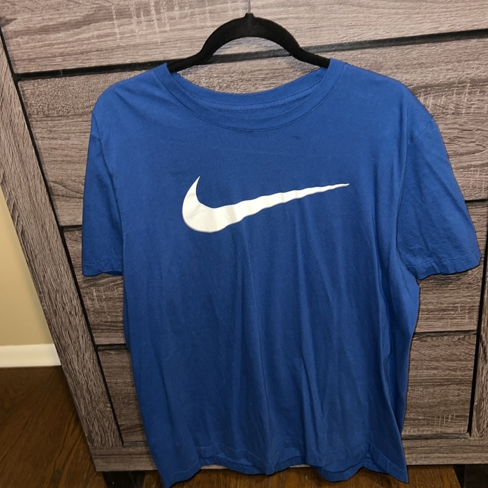 Nwot white large logo blue mens short sleeve tee